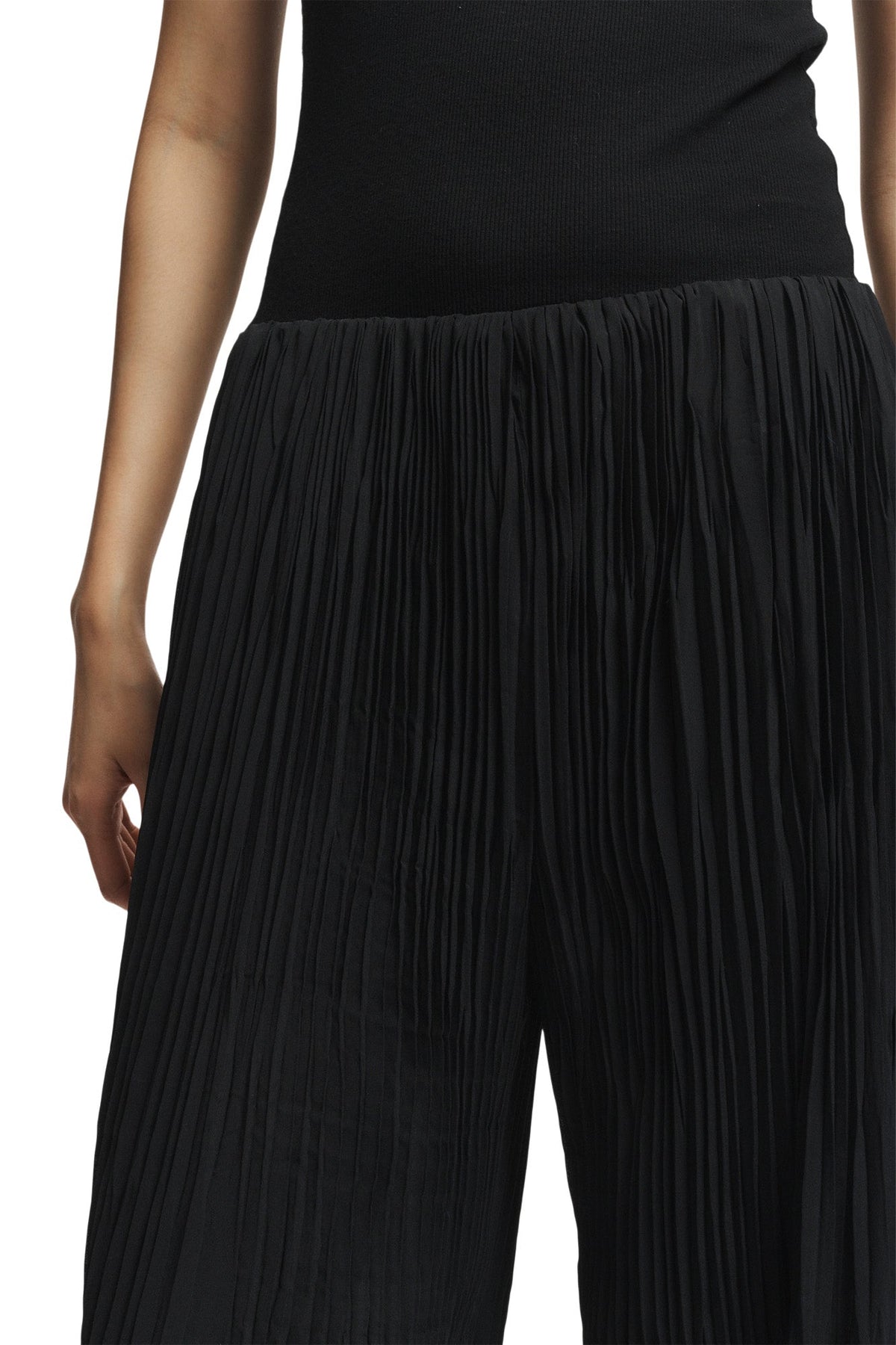 Hendrix Pleated Pant in Black by Saint Art